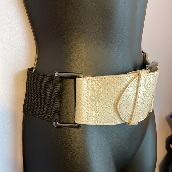 Express Leather White Snakeskin Look Wide Belt with Elastic Back size XS - Picture 2 of 11